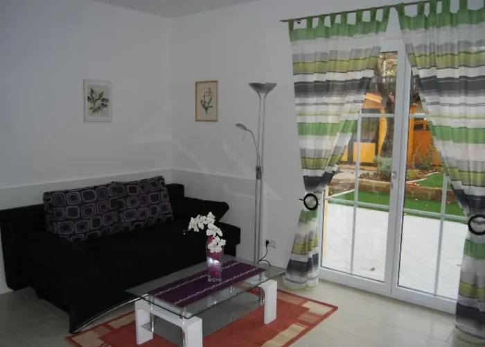 Florian 1 In 21-floridsdorf By Interhome